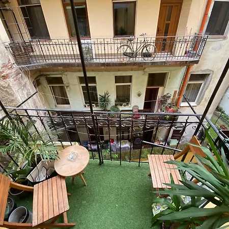 Apartment Secret House *
